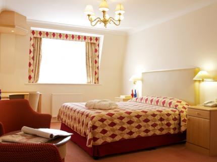 Walton Cottage Hotel and Suites near Maidenhead