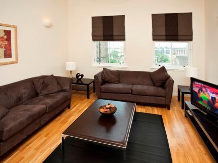 St Giles Advocate s Close apartment near EDINBURGH