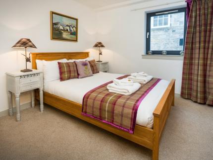 St Giles Old Fishmarket Close Apartments near Edinburgh