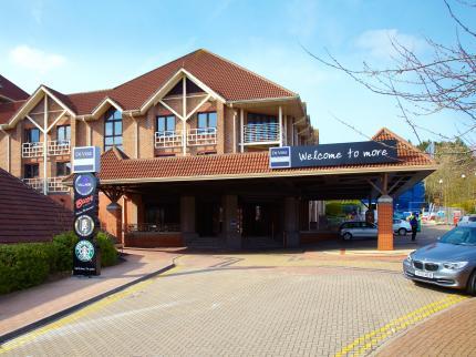 VILLAGE URBAN RESORT Swindon